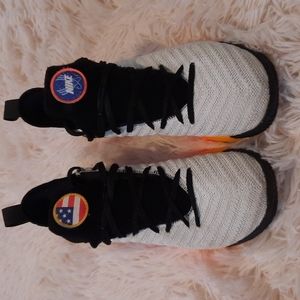 LeBron 16 Space Travel Size 6.5